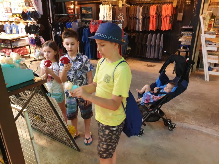 Plaża i nocny market